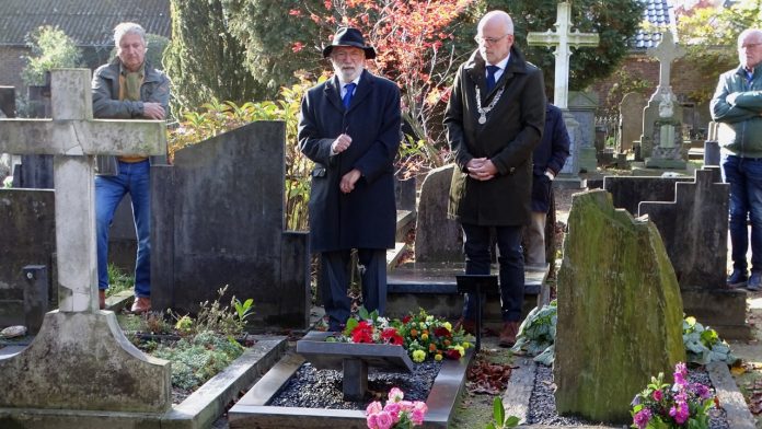 0243655_Rabbijn_Soetendorp_en_Burgemeester_van_Eert 0243655_Rabbijn_Soetendorp_en_Burgemeester_van_Eert.JPG