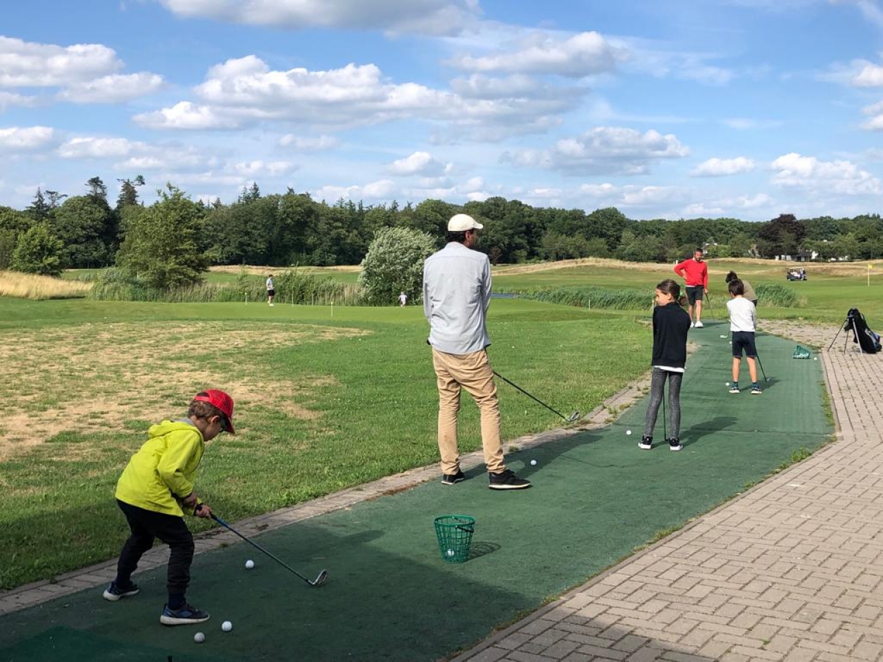 Business& Shopping: Bij de Keppelse Golfclub kan iedereen een balletje