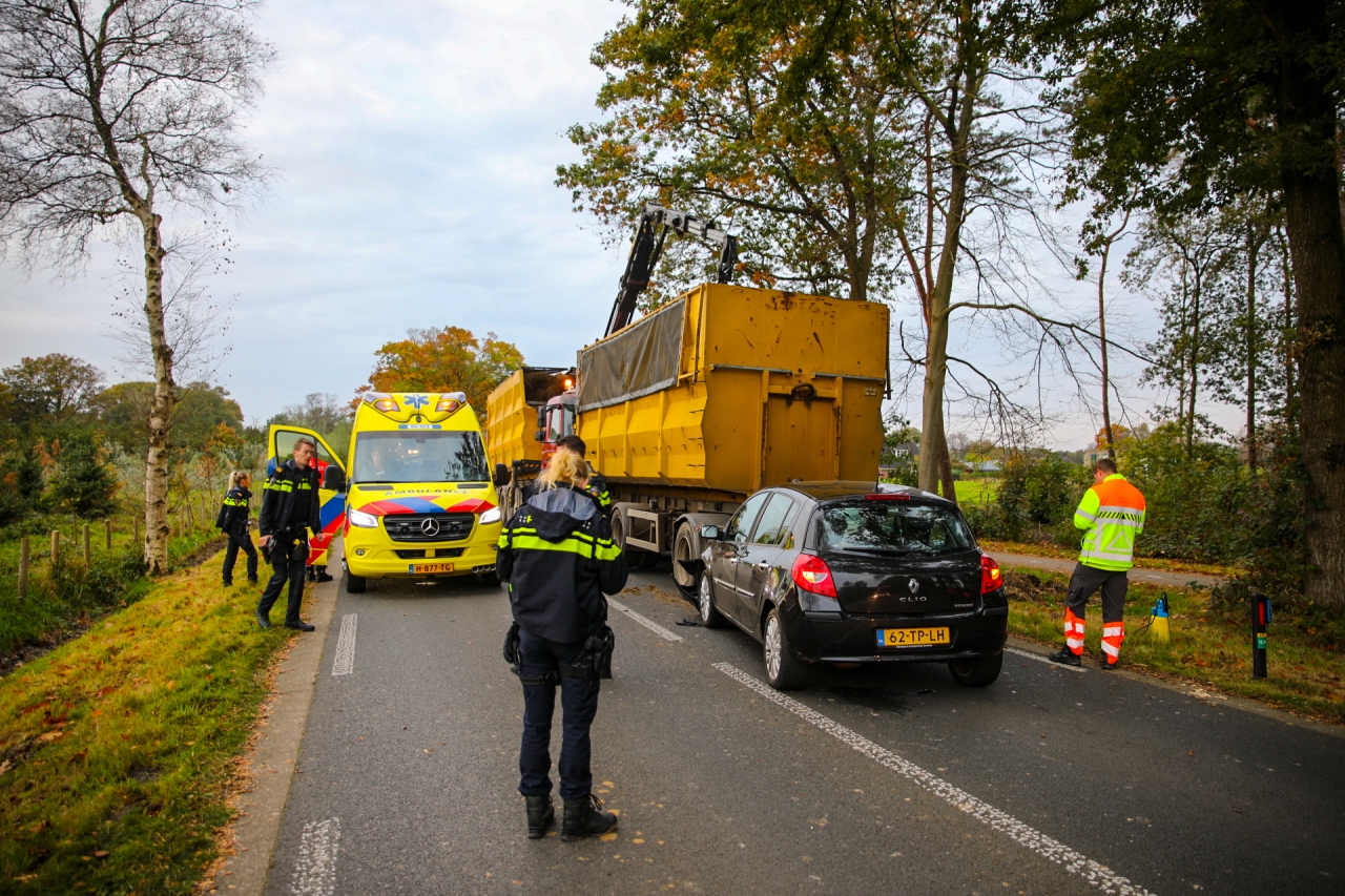 Twee gewonden bij ongeluk Eerbeek, Harderwijkweg afgesloten