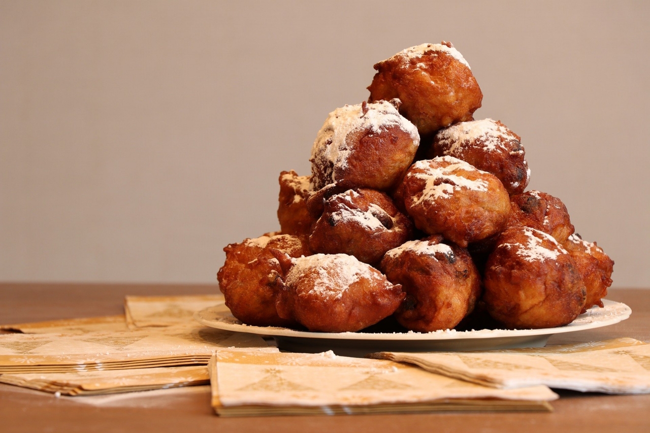 Ouwejoarsmark met oliebollen in Loenen