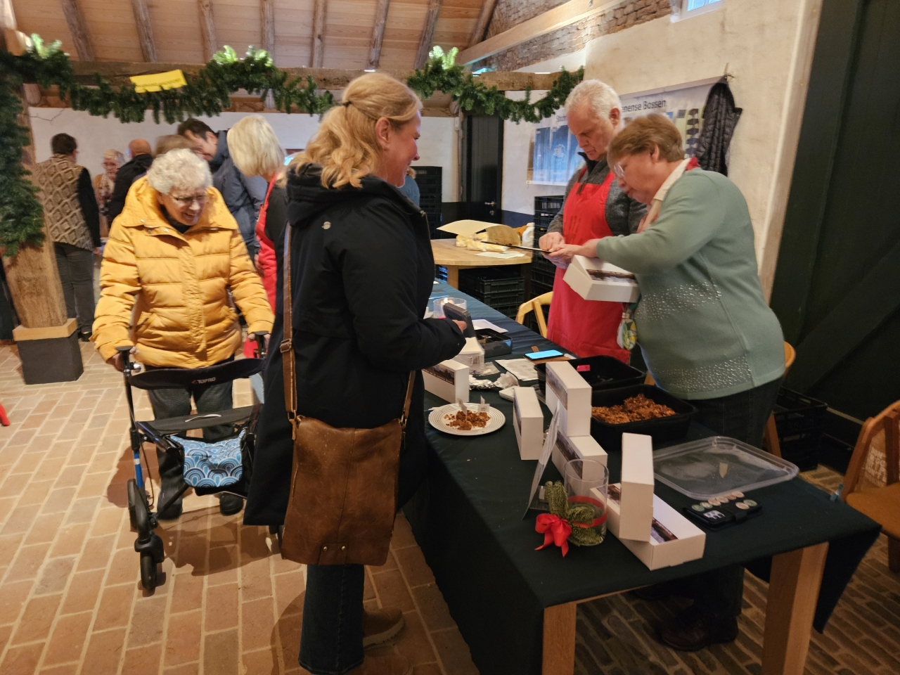 Geslaagde eerste Ouwejoarsmark in Loenen