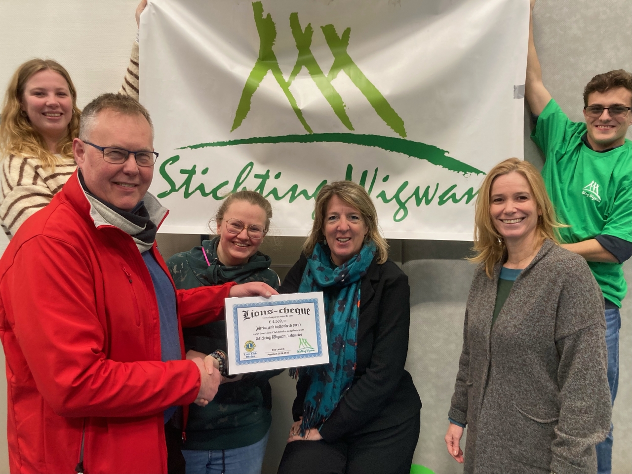 Lionsclub Rheden steunt Stichting Wigwam