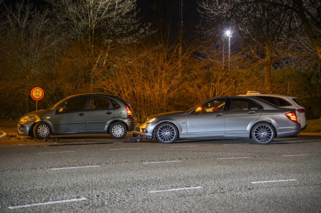Twee auto’s botsen op beruchte kruising in Doesburg