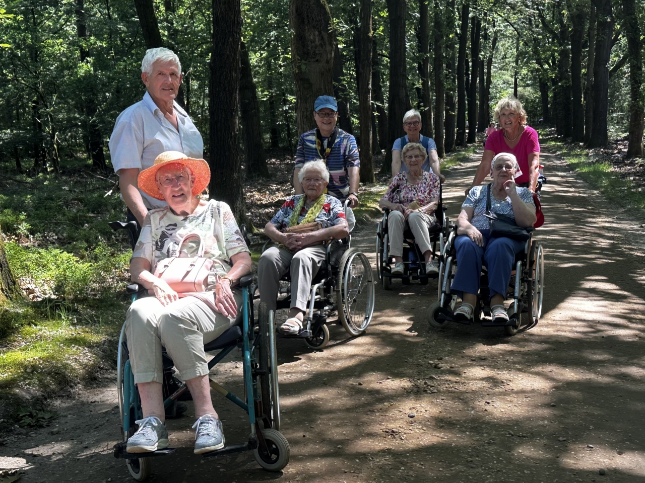 Rolstoelwandelen door de natuur