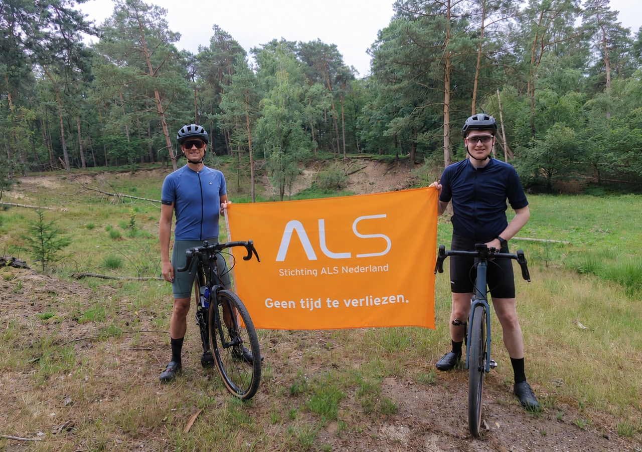 Dierens duo fietst 1.600 kilometer naar de Noordkaap voor ALS Nederland