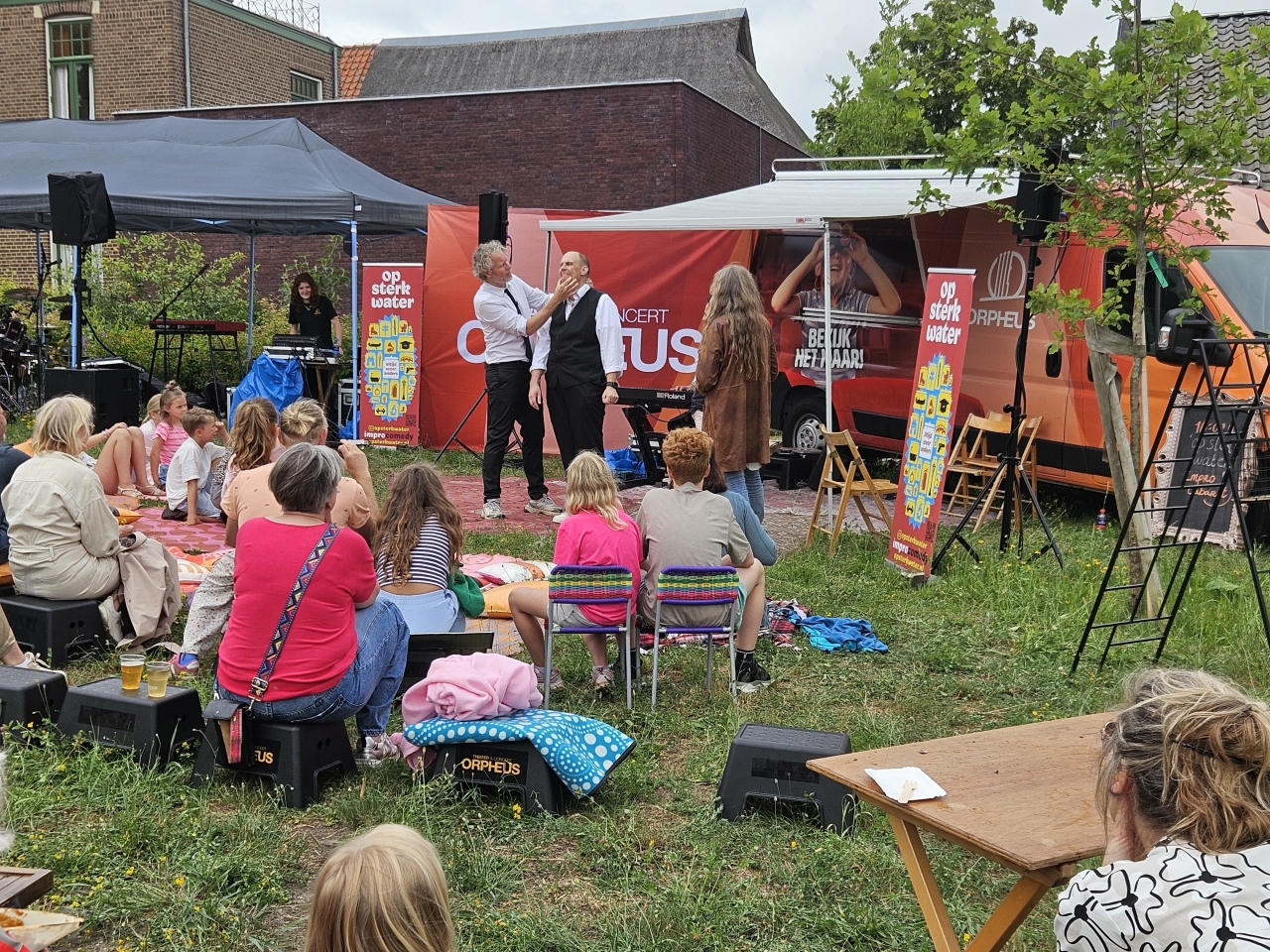 Jong en oud geniet van Orpheus Speelt Buiten