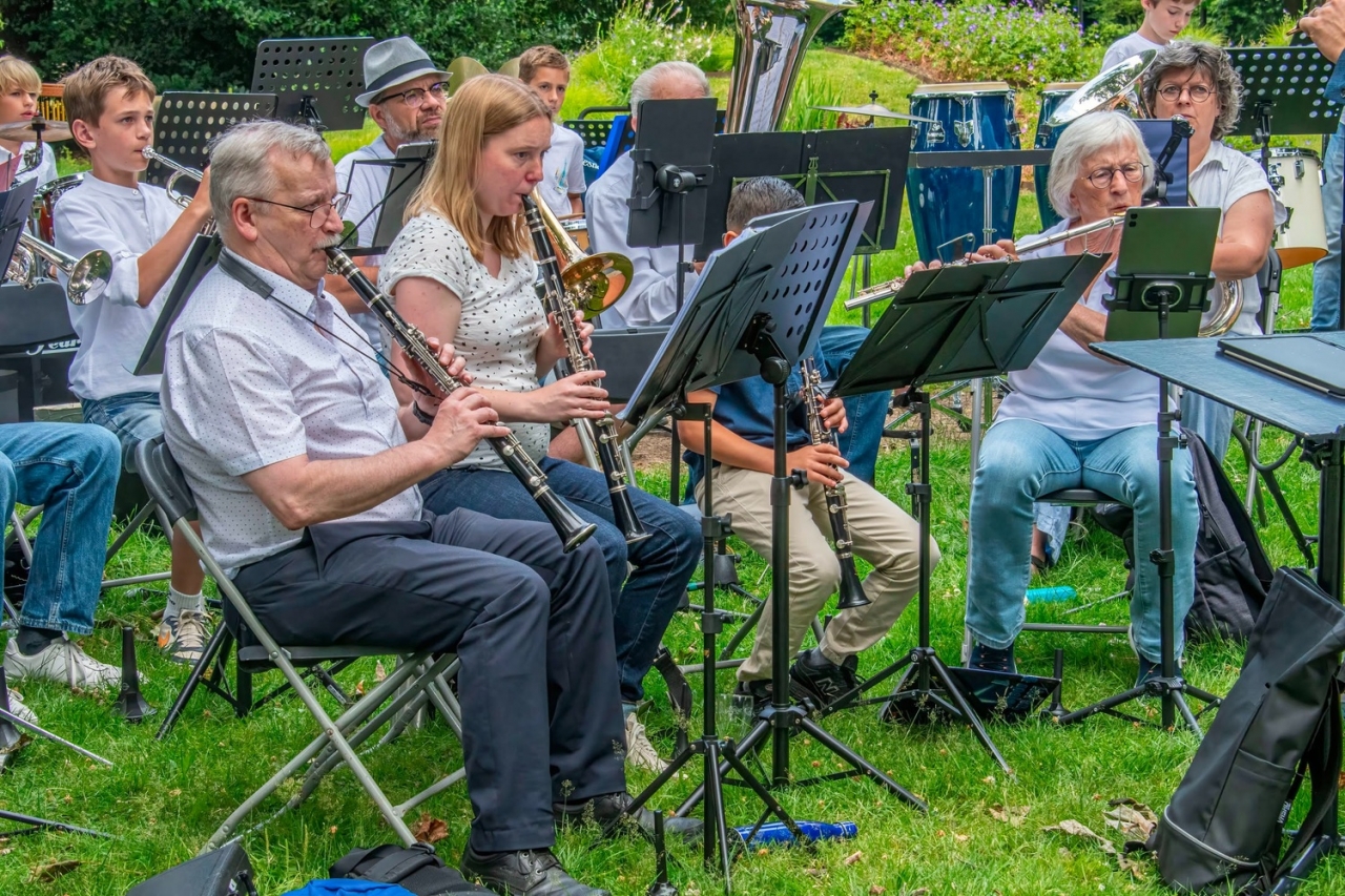 Ondanks regenbui stralend Concert at the Park van Dierens Harmonie Orkest