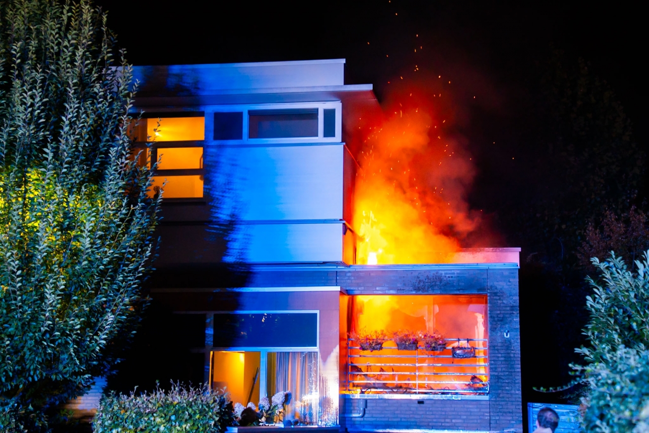 Bewoner gewond bij woningbrand in Velp