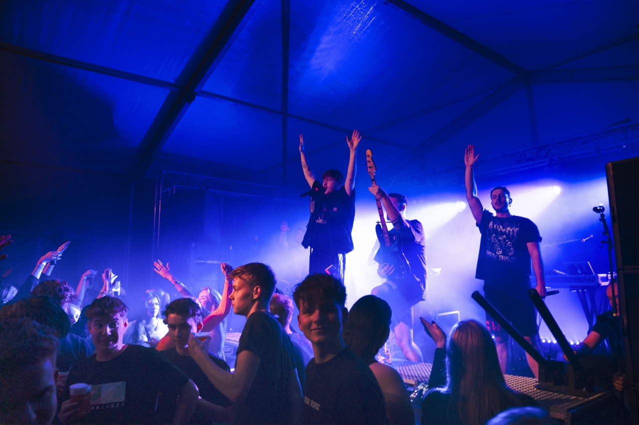 Nog één keer de tent in tijdens het Allerlaatste Tentfeest