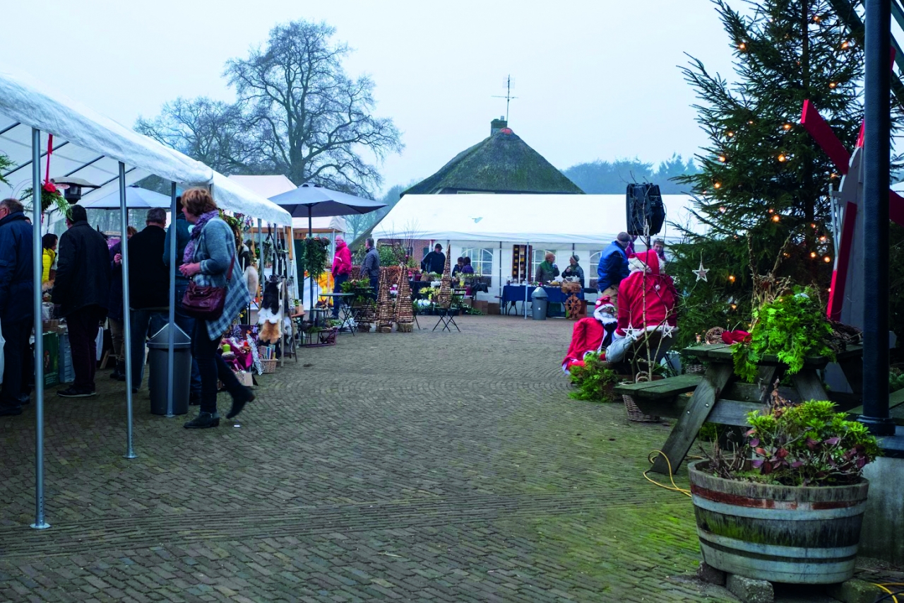 Wintermarkt bij Windkorenmolen De Leeuw