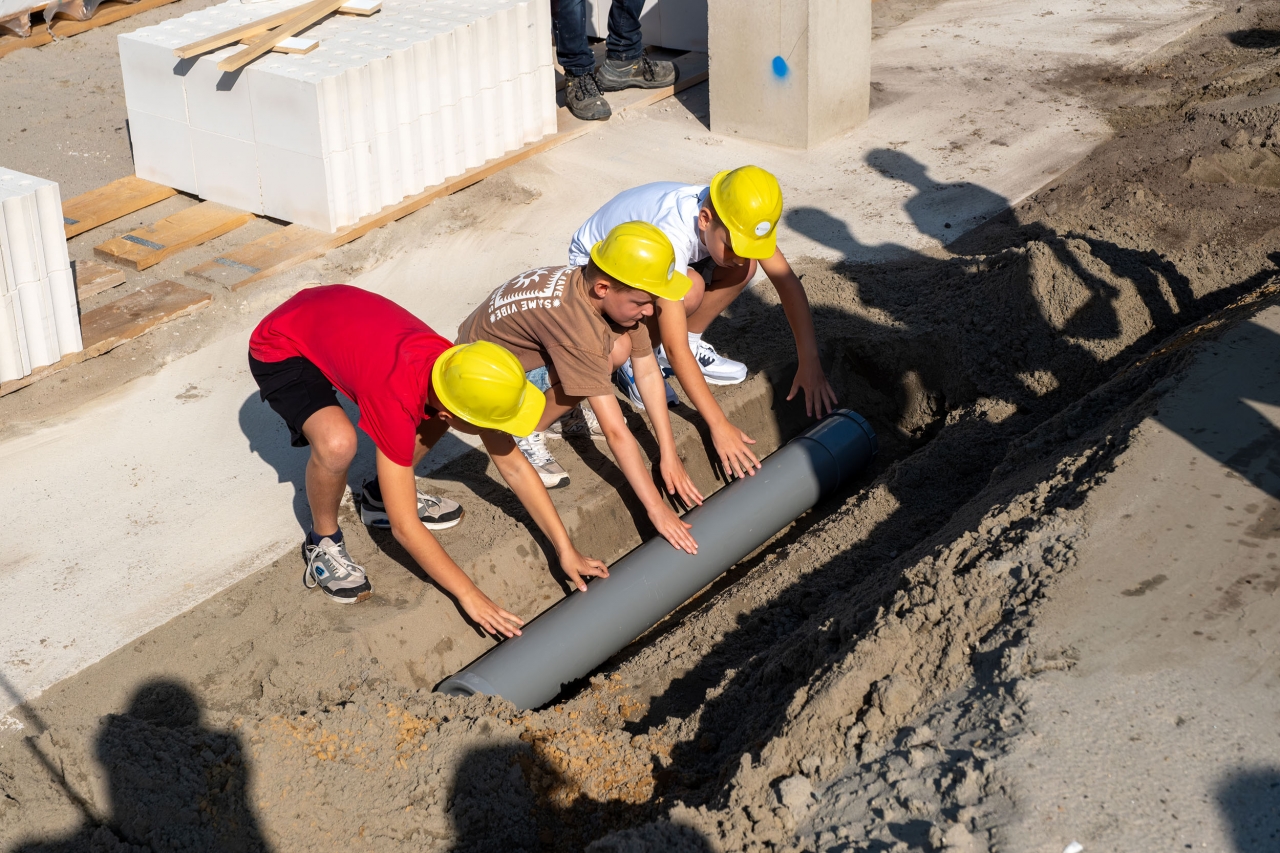 Een ‘boodschap voor de toekomst’ in beton van nieuw Kindcentrum Heeten