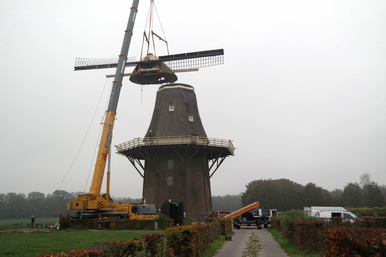Kap en wieken weer terug: na vier maanden is de Vilsterse molen in oude luister hersteld