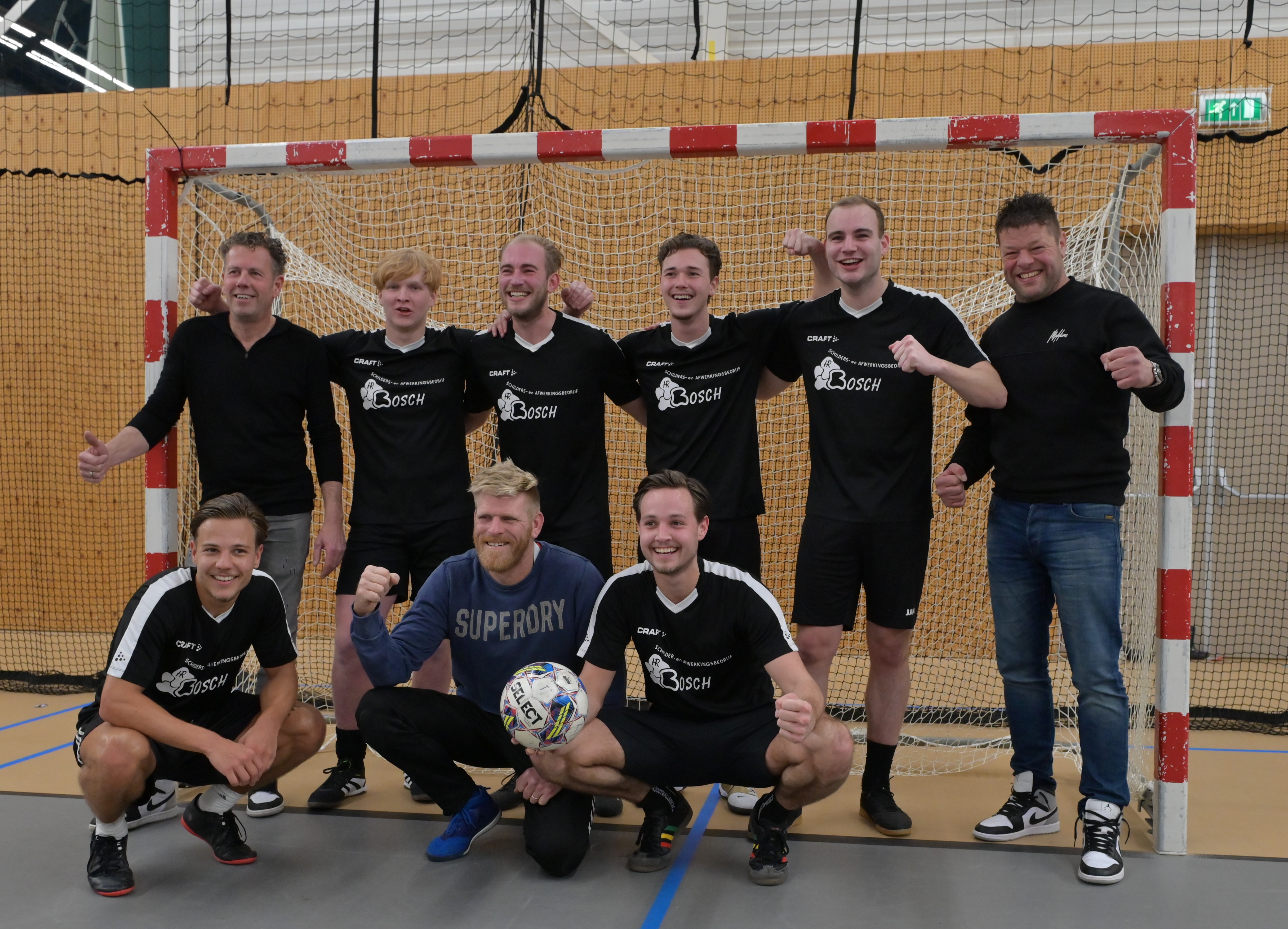 Bukkum viert 50-jarig bestaan met voetbal, bier, podcast en grootse reünie