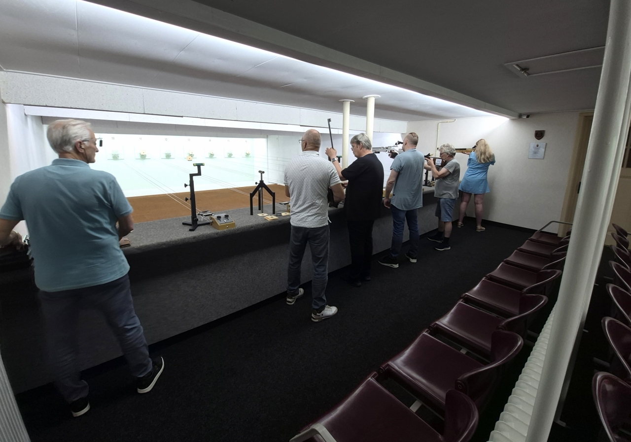 Schietsportvereniging Nieuwleusen vervangt vloer van clubgebouw
